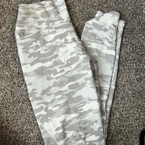 CAMO Alphalete criss cross leggings